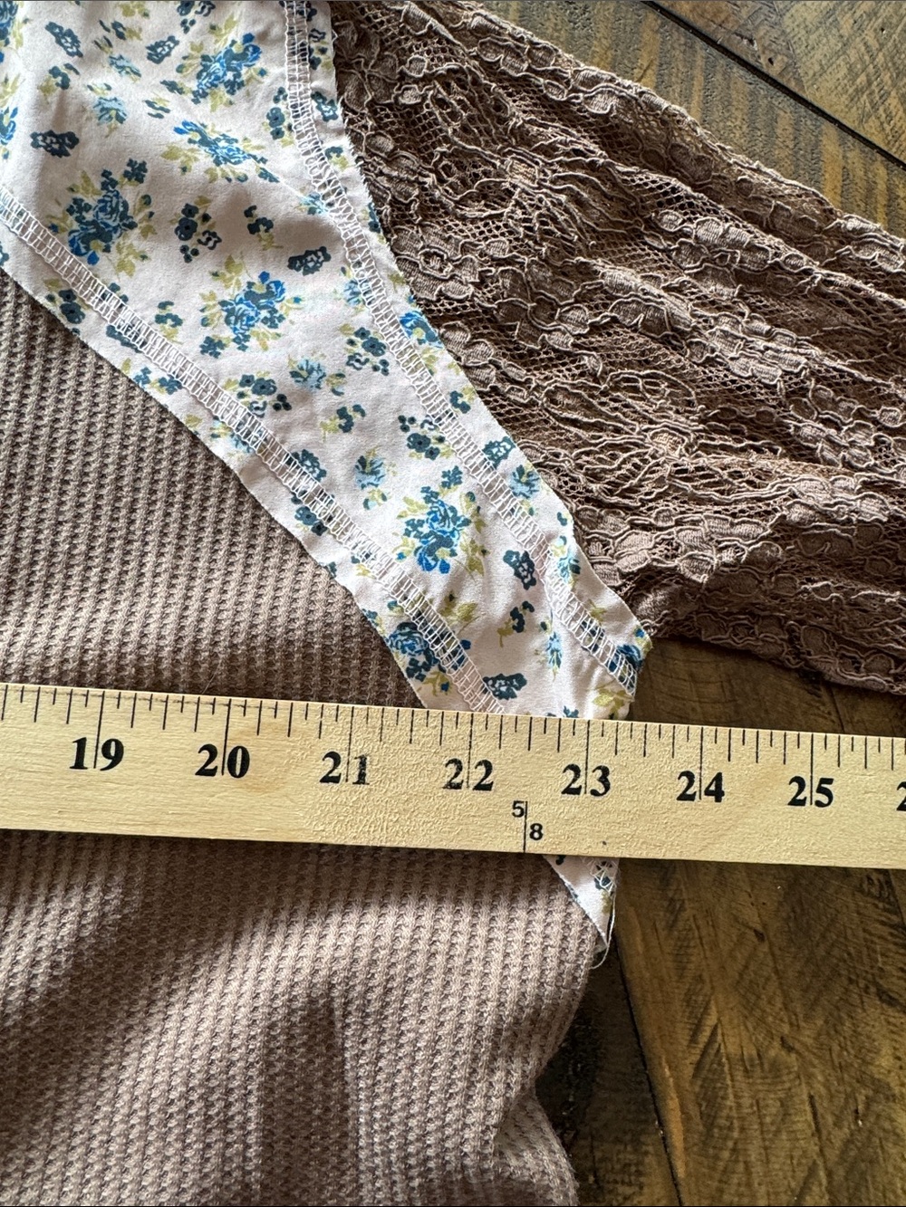POL Floral Appliqué Knit Long Lace Sleeve Top - Women's Size Large - Picture 6 of 7